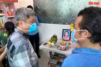 Thứ trưởng Nguyễn Trường Sơn tặng quà Trung thu cho các thiếu nhi mồ côi do dịch COVID-19