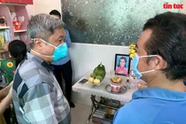 Thứ trưởng Nguyễn Trường Sơn tặng quà Trung thu cho các thiếu nhi mồ côi do dịch COVID-19