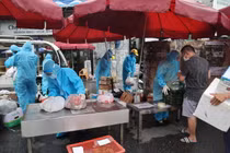 Phiên chợ “một cửa” vào khu vực cách ly phường Chương Dương