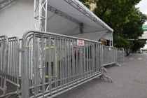 Hình ảnh tháo dỡ 39 chốt kiểm soát trên đường phố Hà Nội