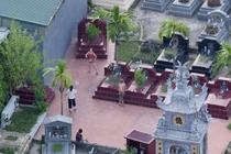 Vào nghĩa trang tập thể dục, nhiều người bị đưa lên phường xử lý