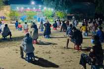 Mời thân nhân cán bộ đến tiêm vắc-xin ưu tiên, chủ tịch xã bị kỷ luật