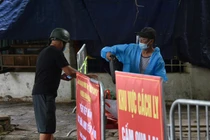 Hà Nội xuất hiện chùm ca bệnh mới, quận Hoàng Mai phong toả gần 600 hộ dân