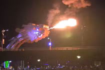 Khoảnh khắc cầu Rồng Đà Nẵng phun lửa, phun nước ấn tượng