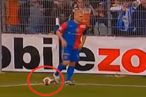 Pha phối hợp đá phạt góc chưa từng có trong bóng đá