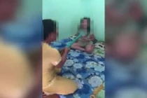 Clip mẹ đánh con dã man bằng chổi gây phẫn nộ 