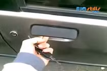 Khó tin mở cửa ô tô không cần chìa khóa