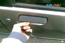 Khó tin mở cửa ô tô không cần chìa khóa
