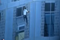 U50 tay không leo tháp xoắn cao nhất thế giới