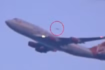 Thực hư UFO bay vụt qua máy bay hàng không