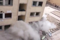 Hãi hùng cảnh nhà cao tầng đổ sập trong 3 giây