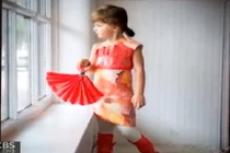 4 tuổi trở thành nhà thiết kế thời trang nổi tiếng