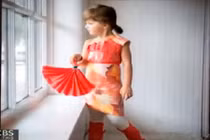 4 tuổi trở thành nhà thiết kế thời trang nổi tiếng