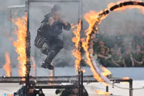 Mục kích sinh viên Cảnh sát VN phô diễn sức mạnh