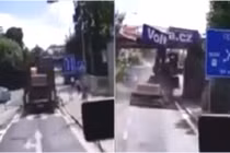 Giây phút kinh hoàng khi tài xế phá sập cầu vượt