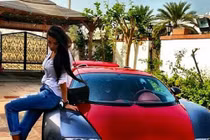 Choáng với siêu xe, hàng hiệu của các tiểu thư Dubai