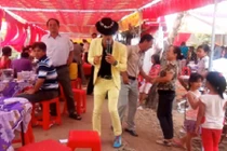 Bản sao của Michael Jackson hát đám cưới ở Việt Nam