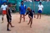 "Chết ngất" với màn đá cầu mây đường phố siêu đẳng