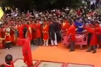 Cận cảnh lễ hội chém lợn làng Ném Thượng