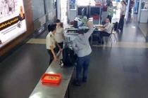 Hành khách lại làm loạn tại sân bay