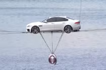 Đứng tim xem siêu xe đi trên dây