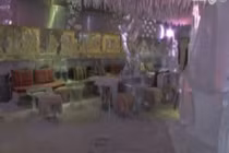 Lạnh toát người vào quán cà phê băng giữa sa mạc