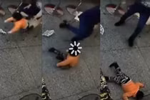 Đánh đập con dã man vì làm rơi miếng bánh hamburger