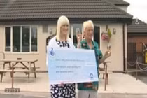 Hy hữu cặp đôi may mắn hai lần trúng số độc đắc