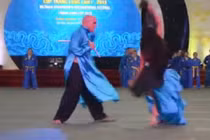 Màn múa côn nhị khúc gợi cảm của cặp đôi võ sĩ ngoại