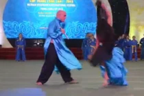 Màn múa côn nhị khúc gợi cảm của cặp đôi võ sĩ ngoại