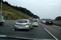 Ngưỡng mộ cách cảm ơn của người Nhật khi được nhường đường