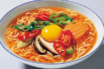 Sai lầm khủng khiếp làm tăng độc tố khi nấu mỳ tôm