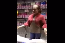 Gái xinh hô biến khăn thành váy điệu trong tích tắc