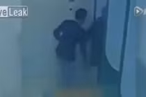 Cướp đâm liên tiếp người rút tiền tại cây ATM