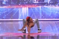 Màn uốn dẻo kinh ngạc của thí sinh America's Got Talent