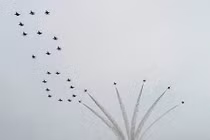 Phi đội “Hiệp sĩ đen“ làm xiếc trên bầu trời Singapore