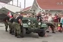 Xem lính trẻ tháo lắp ô tô nhanh như cắt