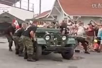 Xem lính trẻ tháo lắp ô tô nhanh như cắt