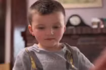 Cô bé 5 tuổi chuyển giới thành con trai gây sốc