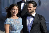 Người mẫu ngực trần trở thành công nương Thụy Điển