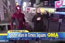 Cười lăn lộn với những tai nạn khó đỡ của phóng viên 