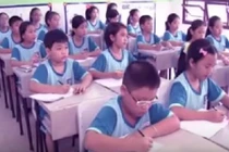 3 tư thế ngồi tránh bệnh cận thị ở trẻ em