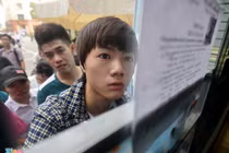 Cảnh thí sinh ùn ùn rút hồ sơ xét tuyển đại học 2015