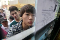 Cảnh thí sinh ùn ùn rút hồ sơ xét tuyển đại học 2015