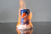 Chuyện gì xảy ra khi đốt cháy lon nước ngọt