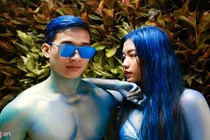 Những nam thanh nữ tú kiếm tiền bằng cách làm tượng người