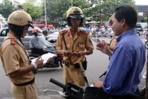 TP HCM gắn camera trên mũ cảnh sát giao thông?