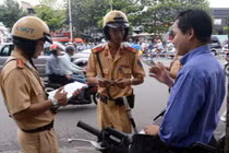 TP HCM gắn camera trên mũ cảnh sát giao thông?