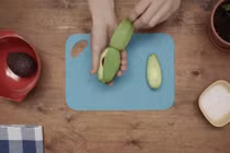 Cách bổ quả bơ nhanh ơi là nhanh 