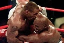 Giây phút hủy hoại sự nghiệp lừng lẫy của Mike Tyson
